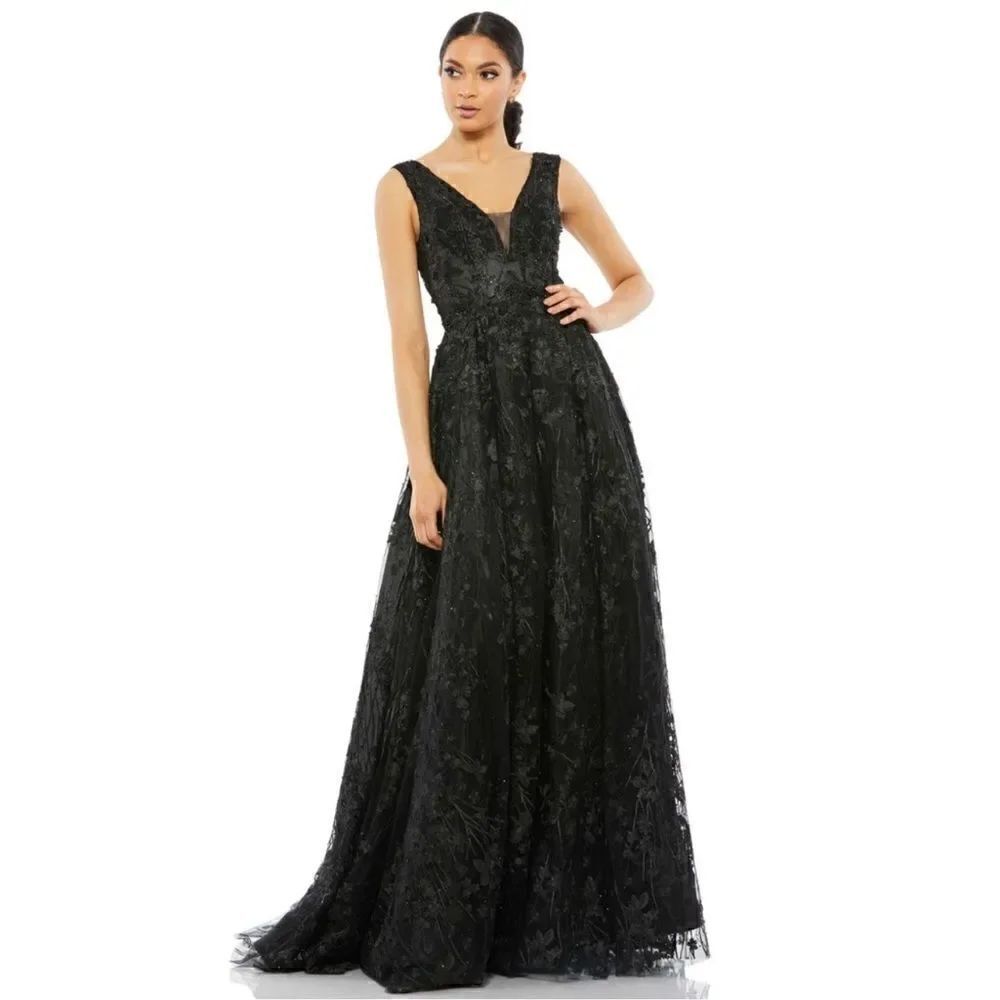 Mac Duggal Floral Embroidered Illusion V-Neck Gown Black Maxi Dress NEW Size 2